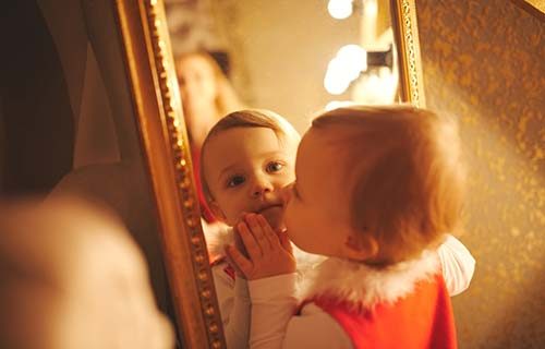 bambini crescono lo specchio